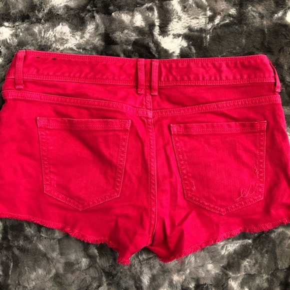 Women’s express raspberry colored short shorts - Picture 5 of 5